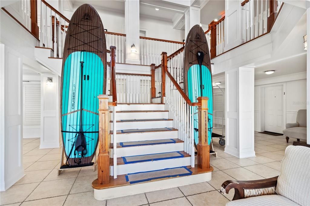 For Sale: $699,000 (2 beds, 2 baths, 834 Square Feet)