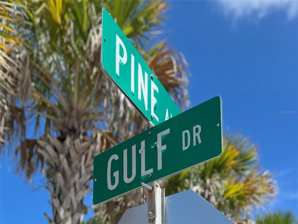 For Sale: $699,000 (2 beds, 2 baths, 834 Square Feet)