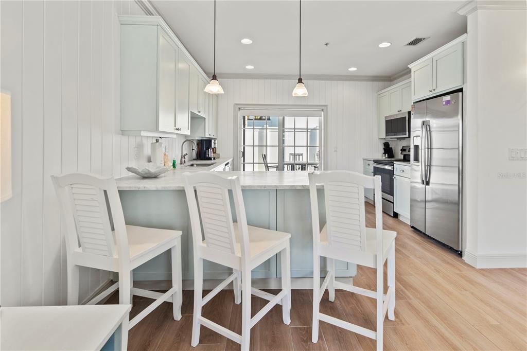 For Sale: $699,000 (2 beds, 2 baths, 834 Square Feet)