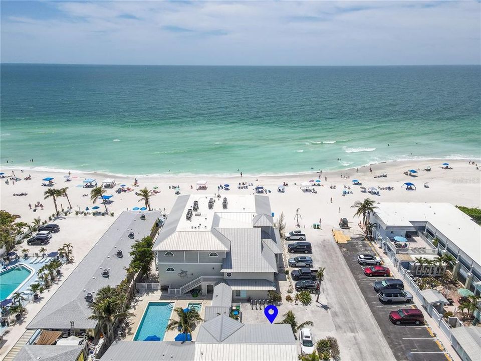 For Sale: $699,000 (2 beds, 2 baths, 834 Square Feet)