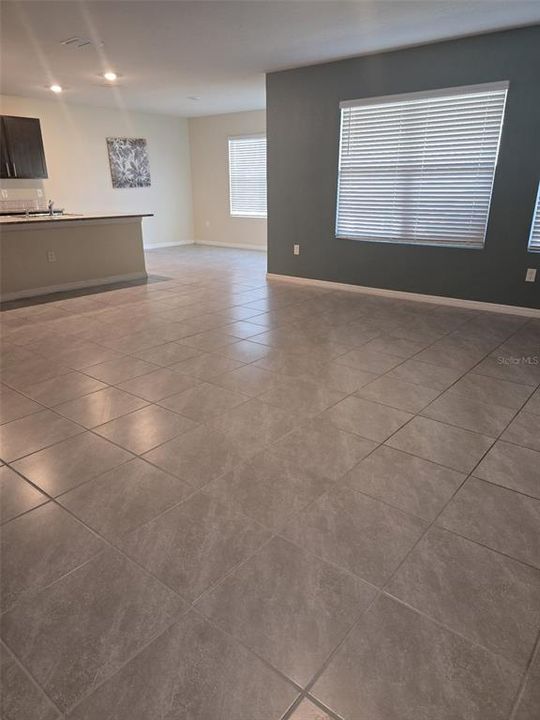 出租: $2,050 (4 贝兹, 2 浴室, 2319 平方英尺)