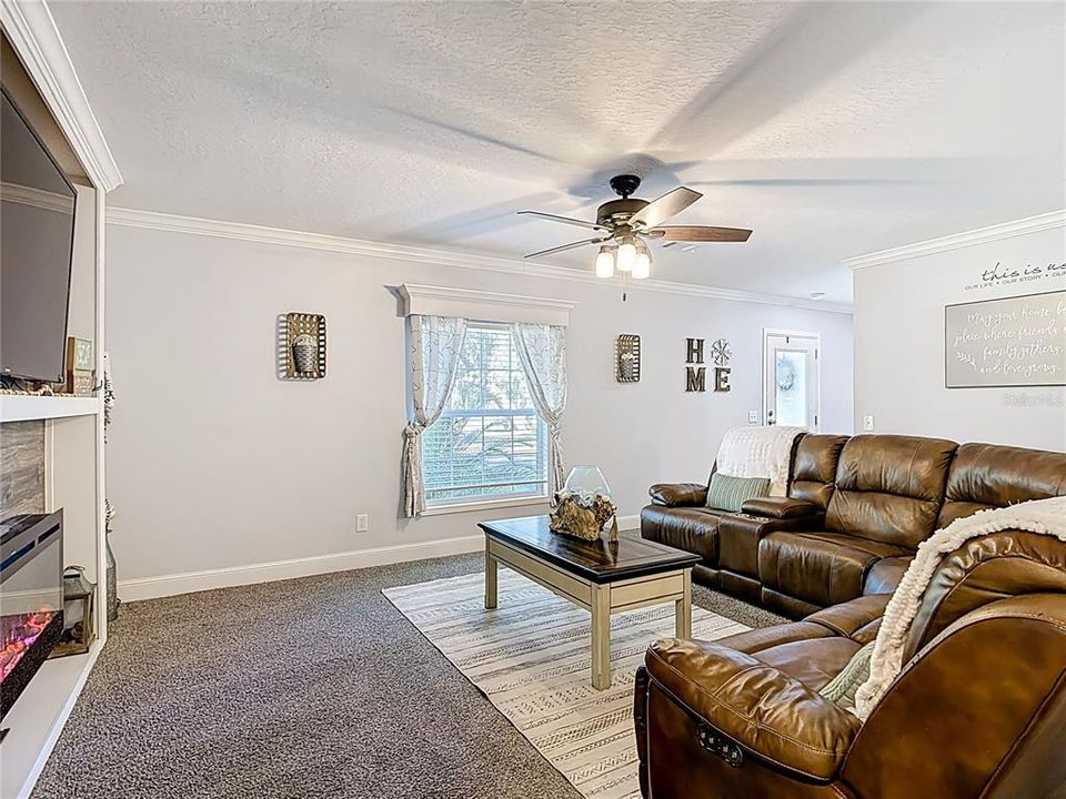 For Sale: $375,000 (3 beds, 2 baths, 1568 Square Feet)