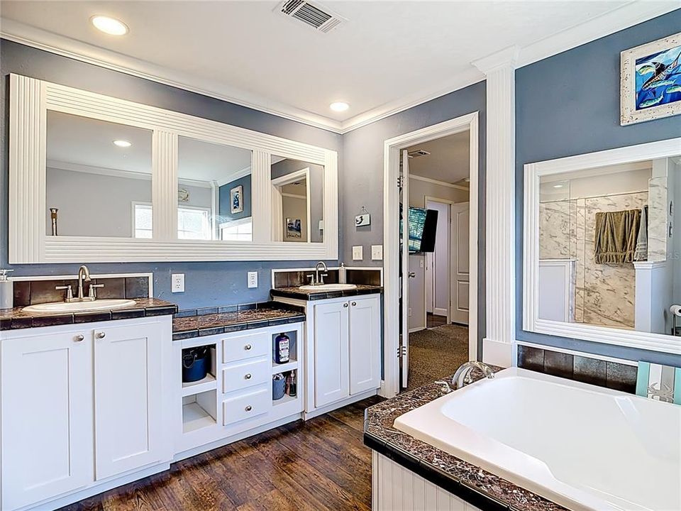 For Sale: $375,000 (3 beds, 2 baths, 1568 Square Feet)