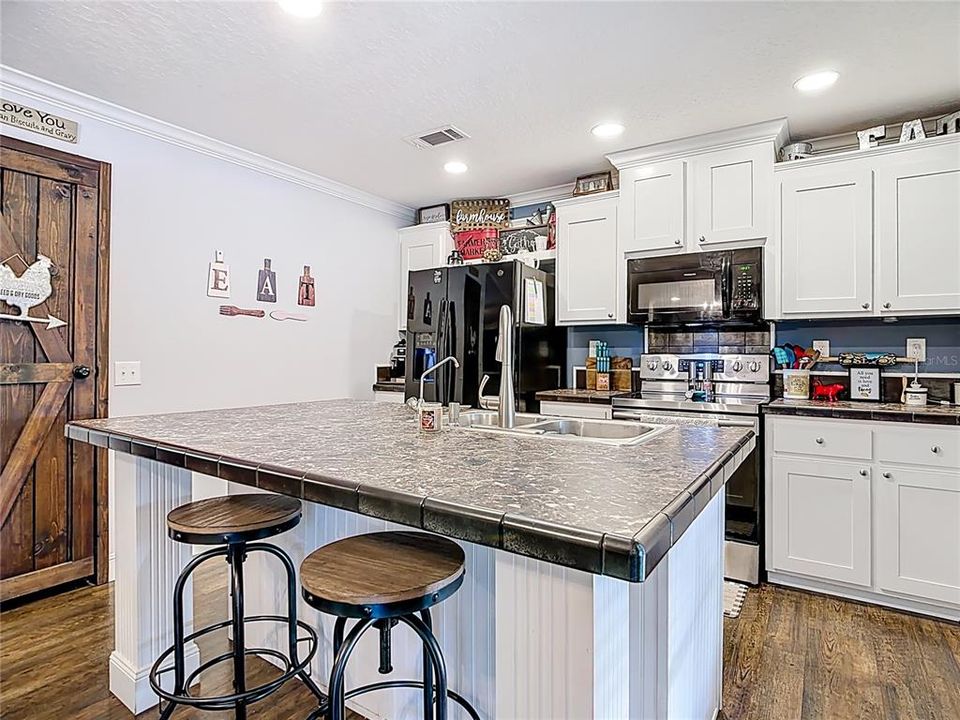 For Sale: $375,000 (3 beds, 2 baths, 1568 Square Feet)