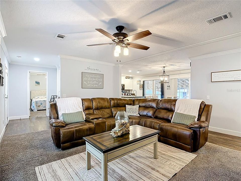 For Sale: $375,000 (3 beds, 2 baths, 1568 Square Feet)