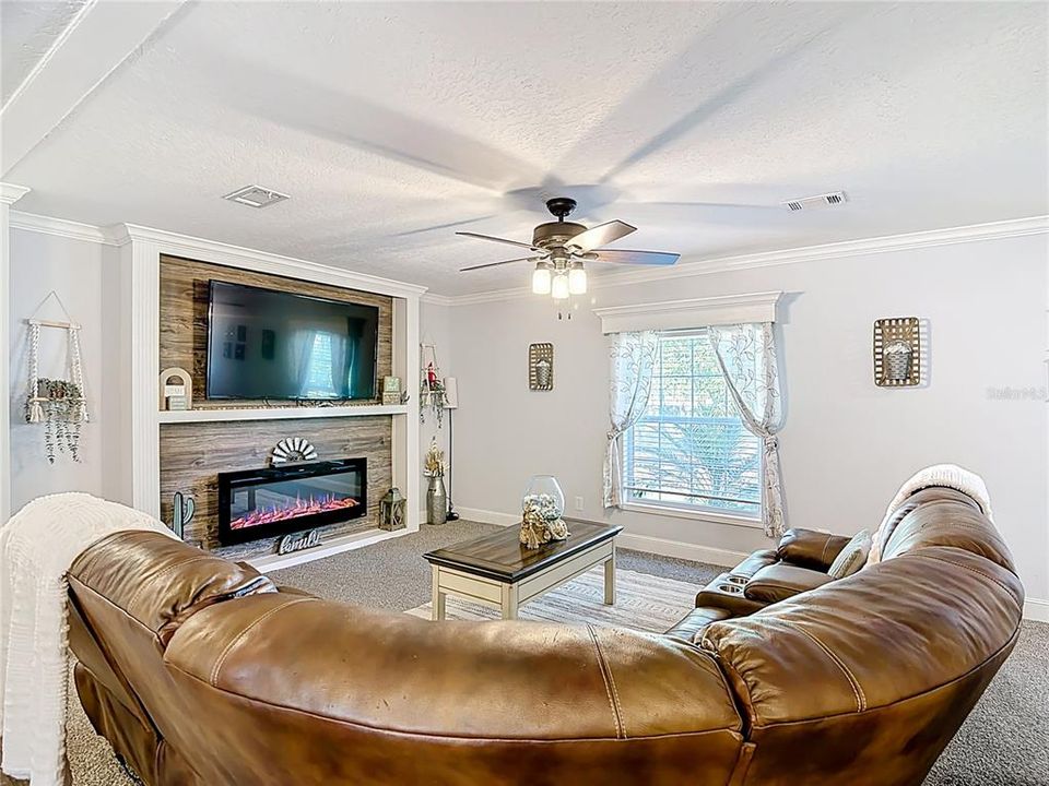 For Sale: $375,000 (3 beds, 2 baths, 1568 Square Feet)