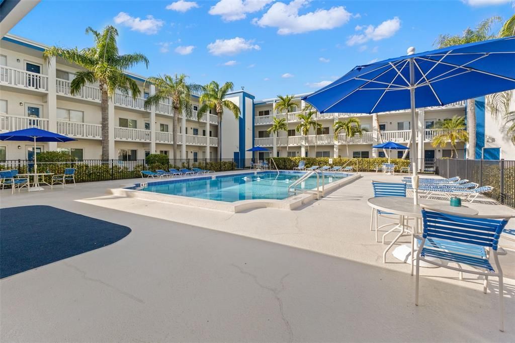 For Sale: $69,900 (1 beds, 1 baths, 690 Square Feet)