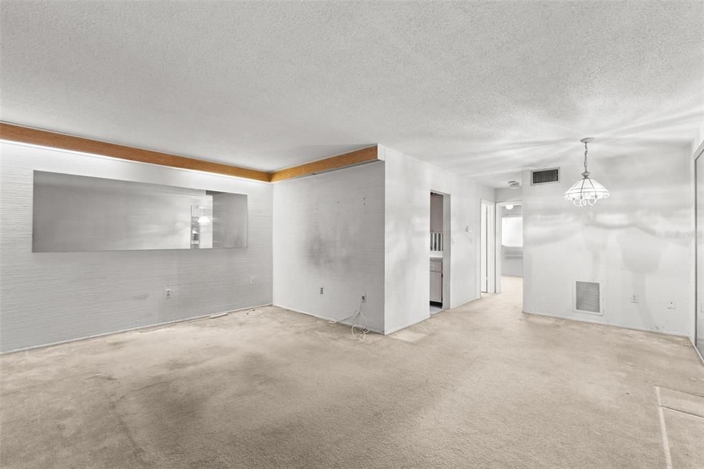 For Sale: $69,900 (1 beds, 1 baths, 690 Square Feet)