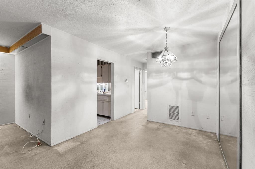 For Sale: $69,900 (1 beds, 1 baths, 690 Square Feet)