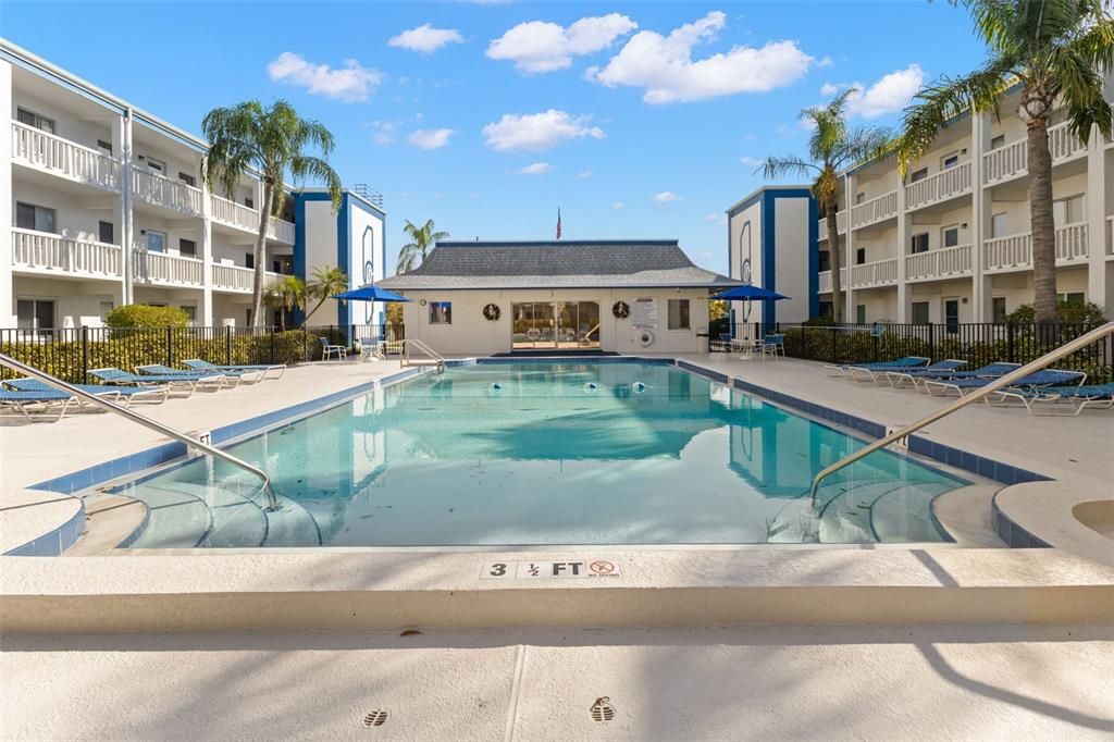 For Sale: $69,900 (1 beds, 1 baths, 690 Square Feet)