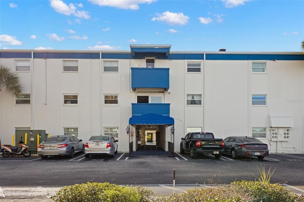 For Sale: $69,900 (1 beds, 1 baths, 690 Square Feet)