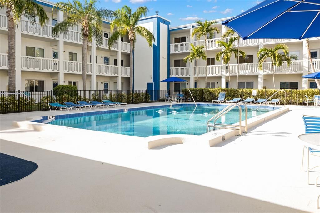 For Sale: $69,900 (1 beds, 1 baths, 690 Square Feet)