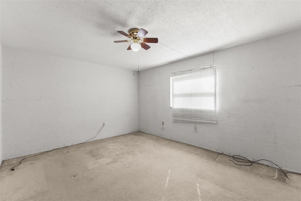 For Sale: $69,900 (1 beds, 1 baths, 690 Square Feet)