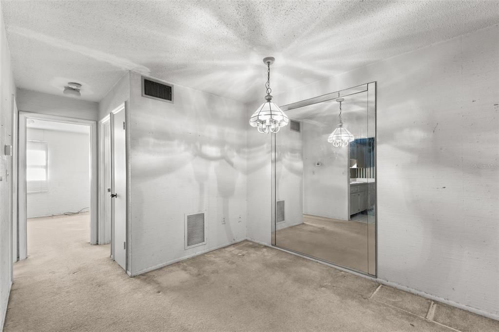 For Sale: $69,900 (1 beds, 1 baths, 690 Square Feet)