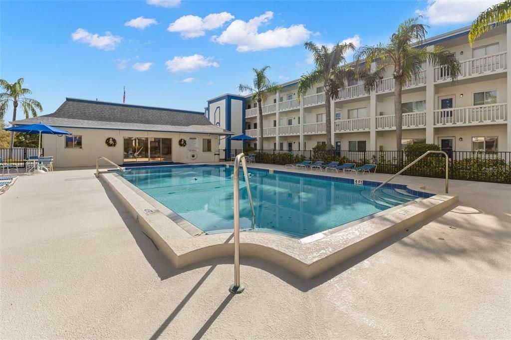 For Sale: $69,900 (1 beds, 1 baths, 690 Square Feet)