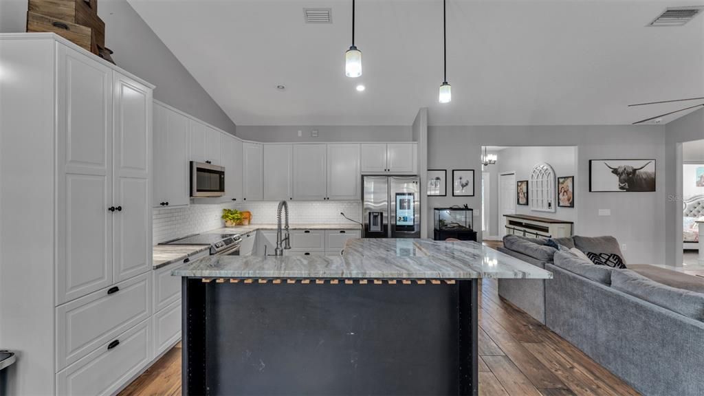 待售: $929,900 (4 贝兹, 2 浴室, 2229 平方英尺)