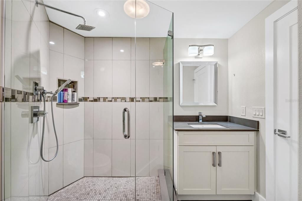 En Venta: $1,695,000 (4 camas, 2 baños, 3106 Pies cuadrados)