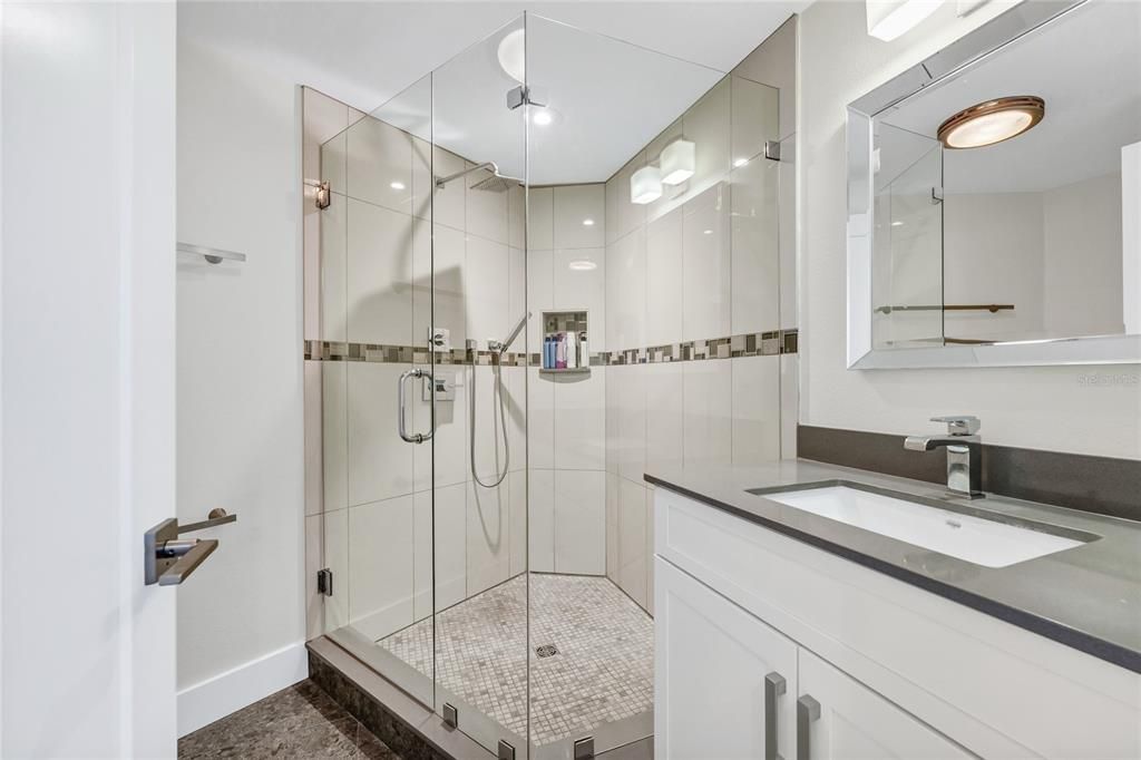 En Venta: $1,695,000 (4 camas, 2 baños, 3106 Pies cuadrados)