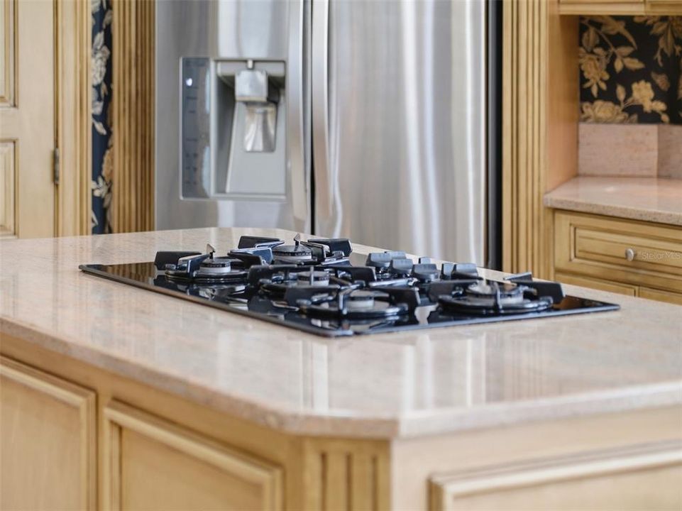 待售: $3,400,000 (6 贝兹, 6 浴室, 4988 平方英尺)