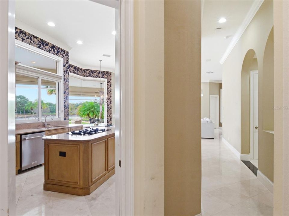 待售: $3,400,000 (6 贝兹, 6 浴室, 4988 平方英尺)