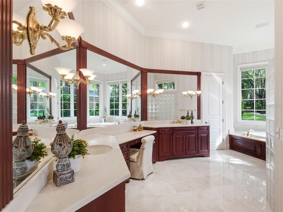 待售: $3,400,000 (6 贝兹, 6 浴室, 4988 平方英尺)