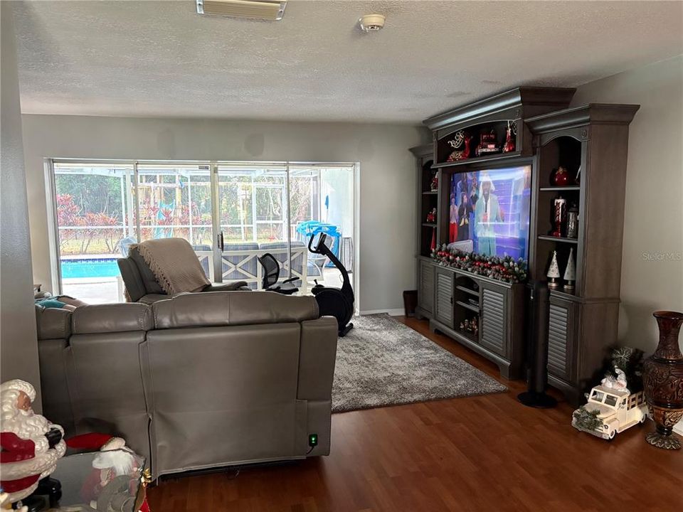 En Renta: $3,500 (4 camas, 3 baños, 2479 Pies cuadrados)