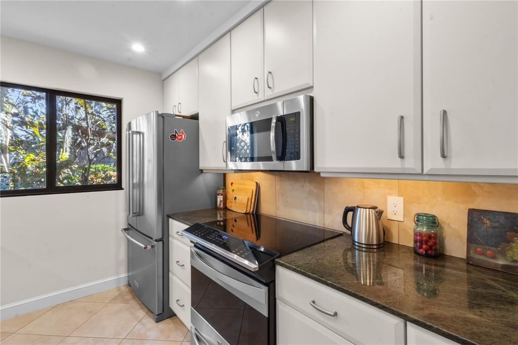 For Sale: $599,000 (3 beds, 3 baths, 1635 Square Feet)