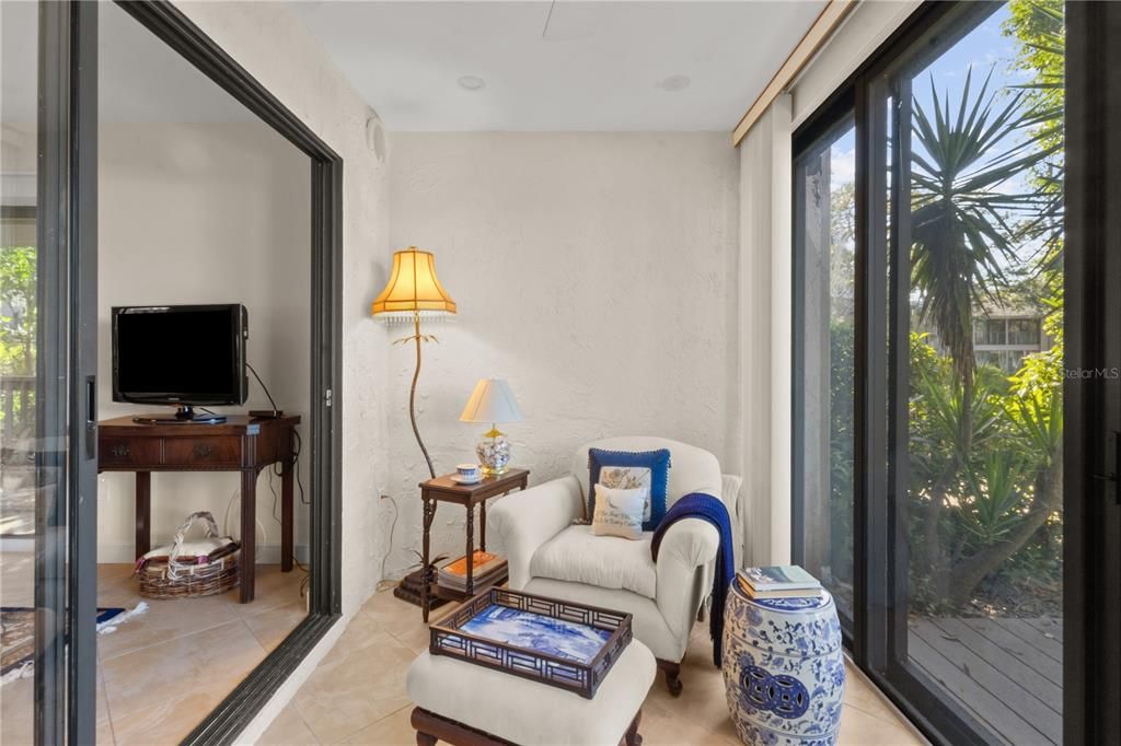 For Sale: $599,000 (3 beds, 3 baths, 1635 Square Feet)