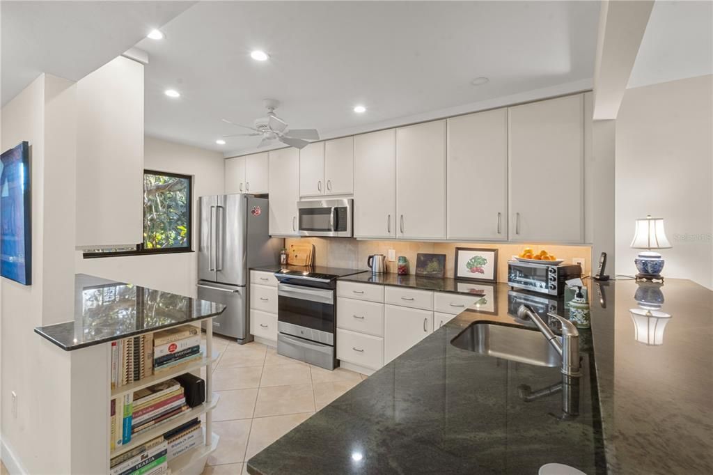 For Sale: $599,000 (3 beds, 3 baths, 1635 Square Feet)