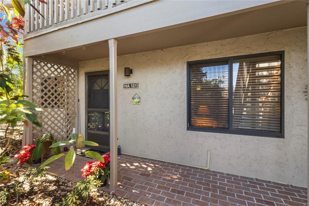 For Sale: $599,000 (3 beds, 3 baths, 1635 Square Feet)