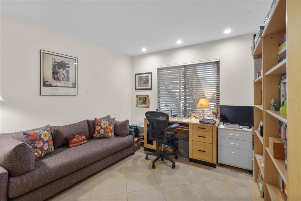 For Sale: $599,000 (3 beds, 3 baths, 1635 Square Feet)