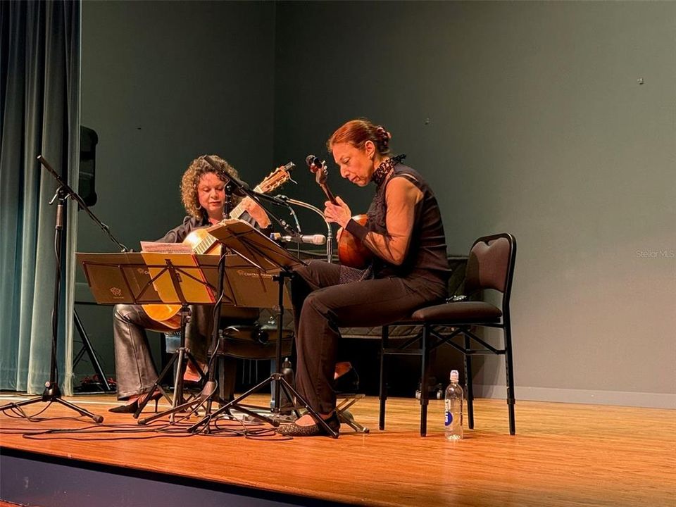 For Sale: $599,000 (3 beds, 3 baths, 1635 Square Feet)