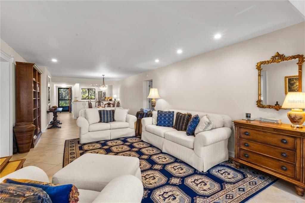 For Sale: $599,000 (3 beds, 3 baths, 1635 Square Feet)