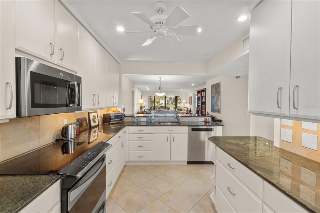 For Sale: $599,000 (3 beds, 3 baths, 1635 Square Feet)