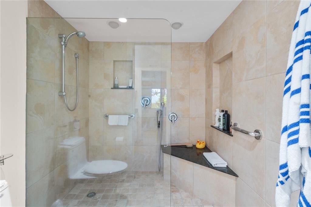 For Sale: $599,000 (3 beds, 3 baths, 1635 Square Feet)