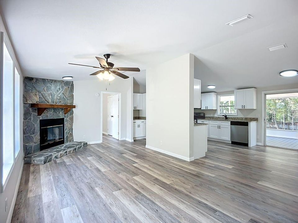 待售: $245,000 (3 贝兹, 2 浴室, 1248 平方英尺)