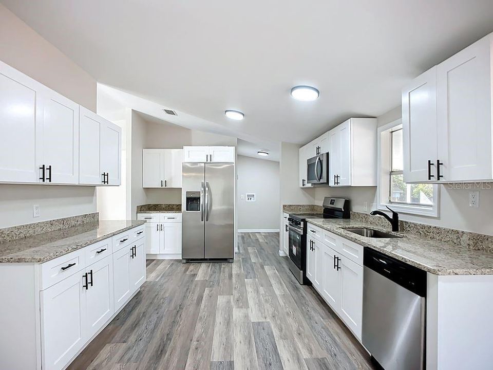 待售: $245,000 (3 贝兹, 2 浴室, 1248 平方英尺)