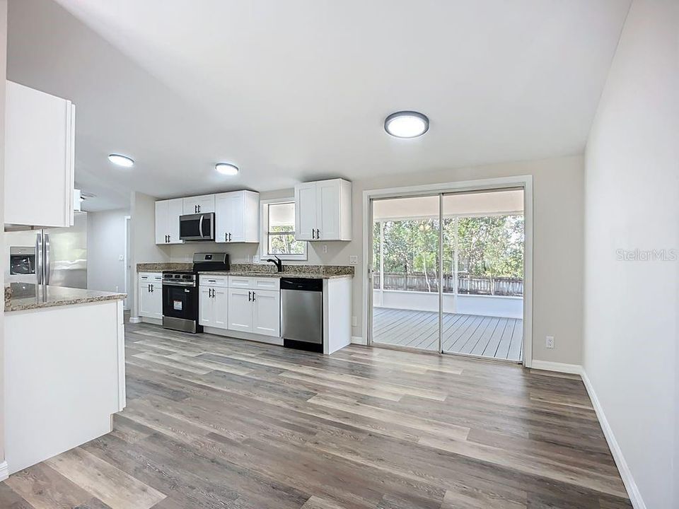 待售: $245,000 (3 贝兹, 2 浴室, 1248 平方英尺)