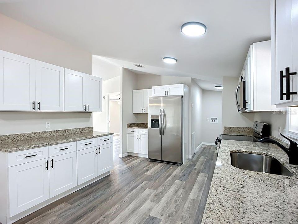 待售: $245,000 (3 贝兹, 2 浴室, 1248 平方英尺)