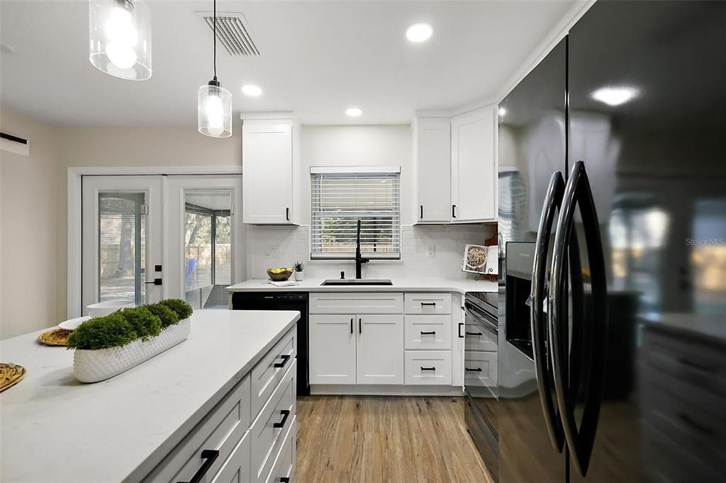 На продажу: $255,000 (3 спален, 2 ванн, 1293 Квадратных фут)