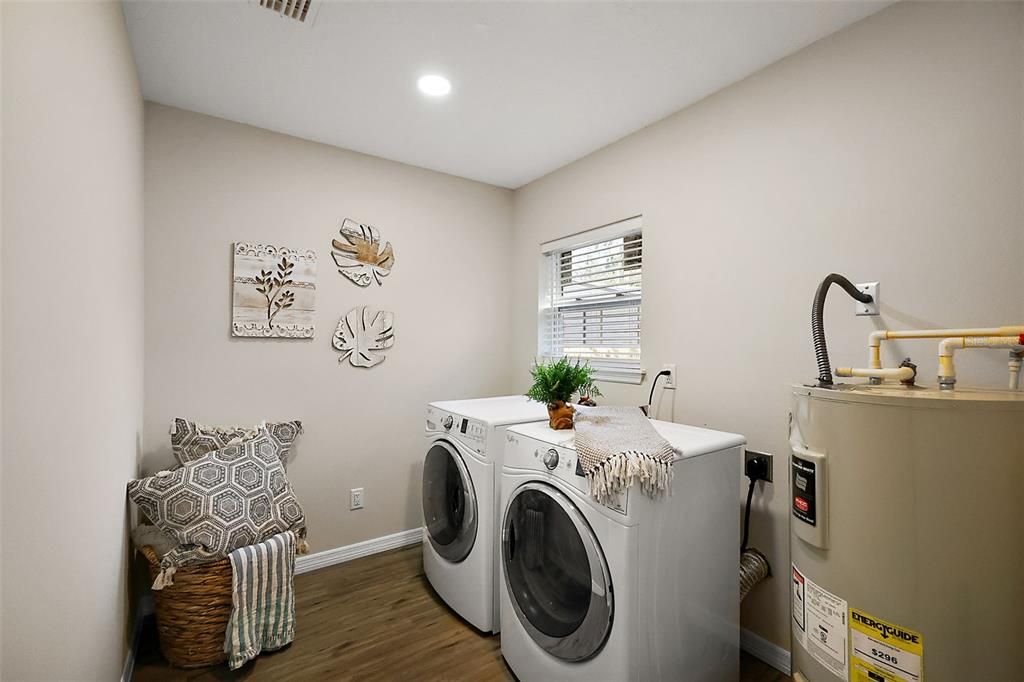 На продажу: $255,000 (3 спален, 2 ванн, 1293 Квадратных фут)