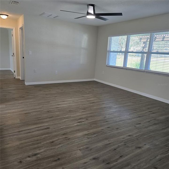 На продажу: $255,000 (3 спален, 2 ванн, 1293 Квадратных фут)