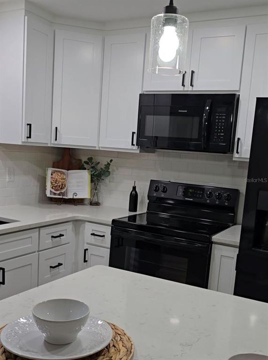 На продажу: $255,000 (3 спален, 2 ванн, 1293 Квадратных фут)