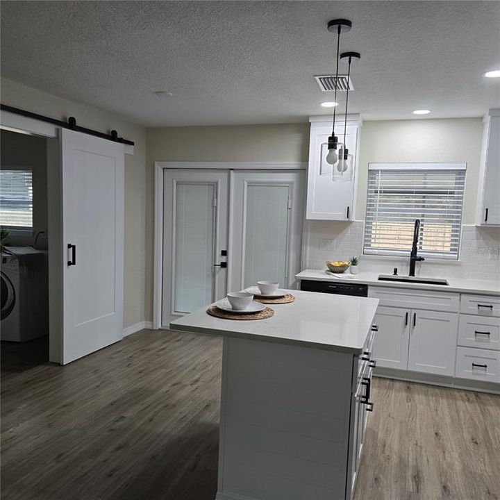 На продажу: $255,000 (3 спален, 2 ванн, 1293 Квадратных фут)