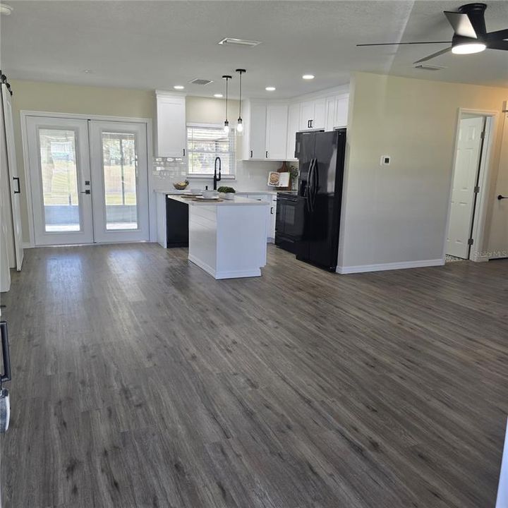 На продажу: $255,000 (3 спален, 2 ванн, 1293 Квадратных фут)