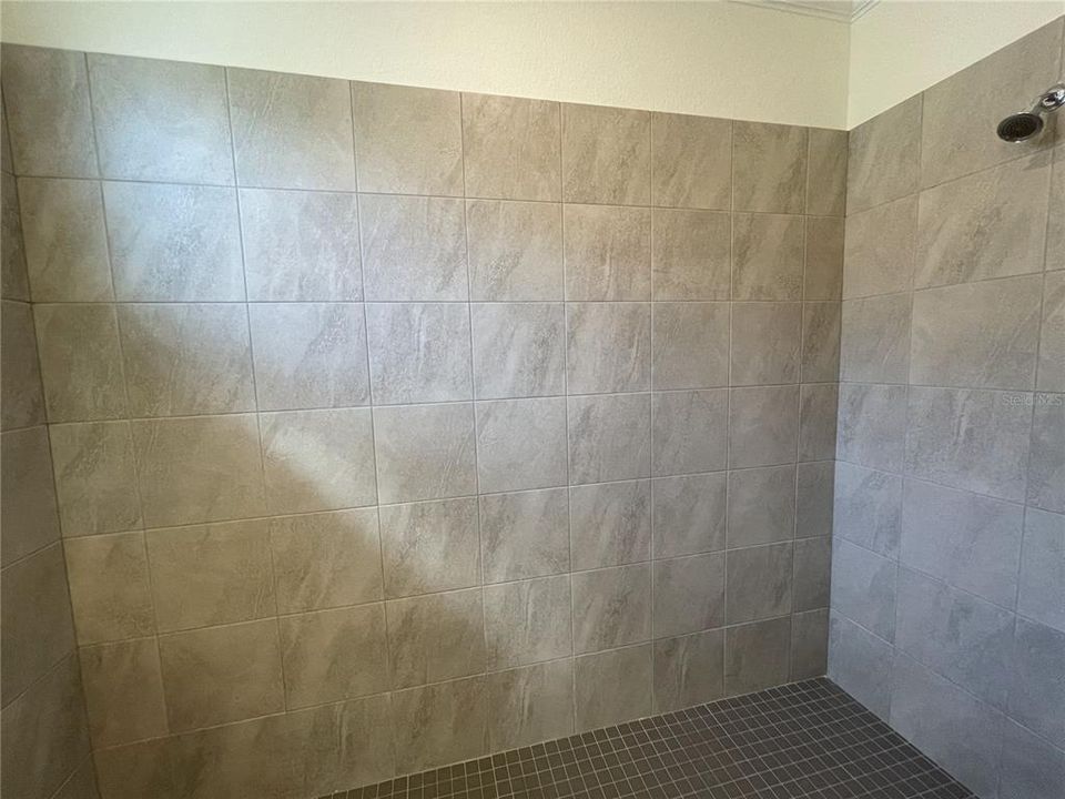 出租: $4,000 (3 贝兹, 3 浴室, 1849 平方英尺)