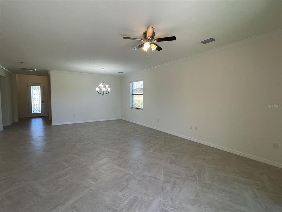 出租: $4,000 (3 贝兹, 3 浴室, 1849 平方英尺)