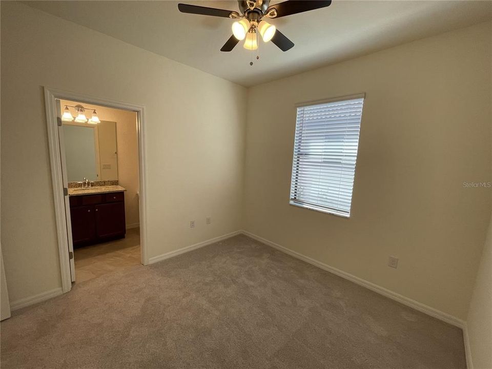 出租: $4,000 (3 贝兹, 3 浴室, 1849 平方英尺)