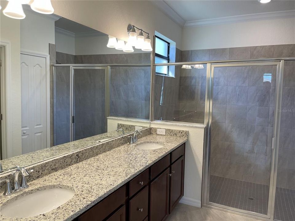 出租: $4,000 (3 贝兹, 3 浴室, 1849 平方英尺)