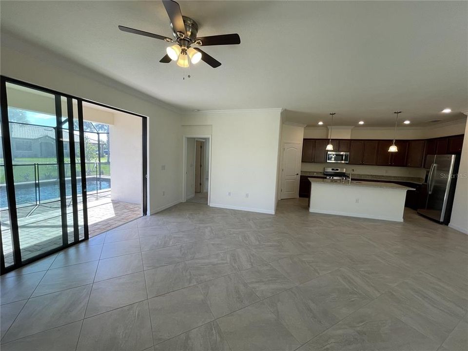 出租: $4,000 (3 贝兹, 3 浴室, 1849 平方英尺)